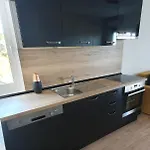 Crni * Kukljica
