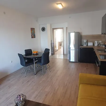 Apartment Crni