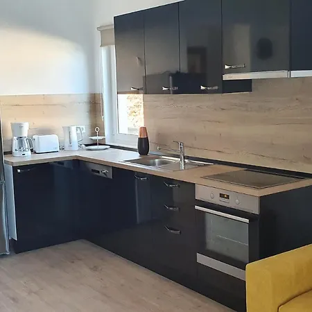 Apartment Crni