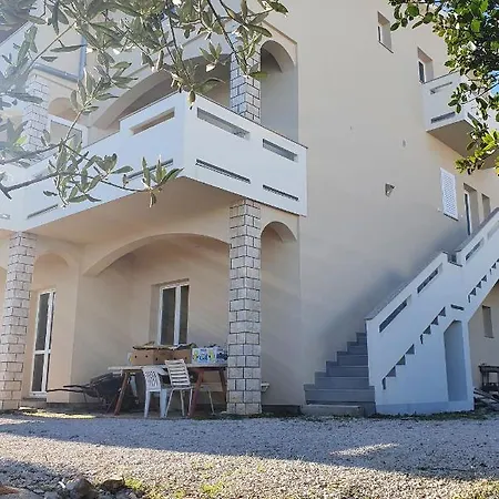 Apartment Crni *