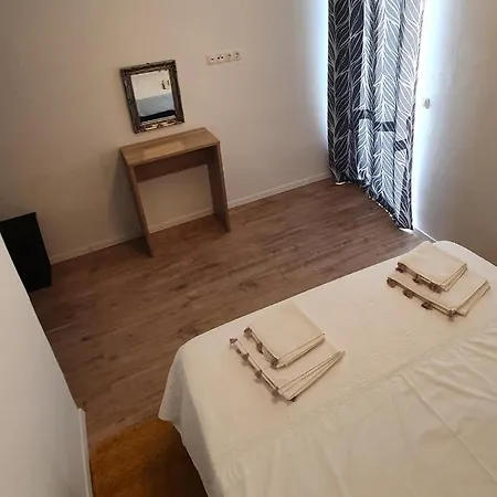 Apartament Crni