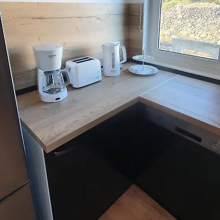 Apartament Crni
