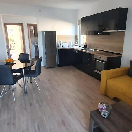 Crni Apartament *