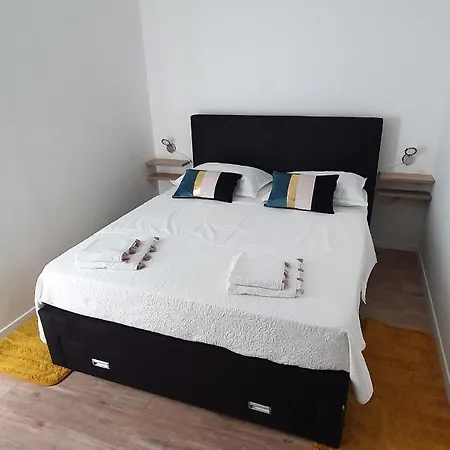 Apartament Crni *